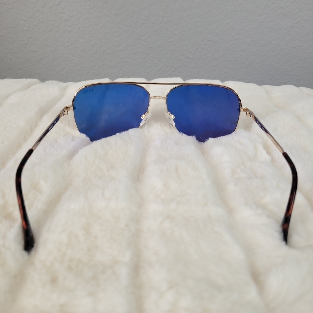 QUAY // ltd ed oversized aviators gold frames navy peach fade lenses - Picture 8 of 16